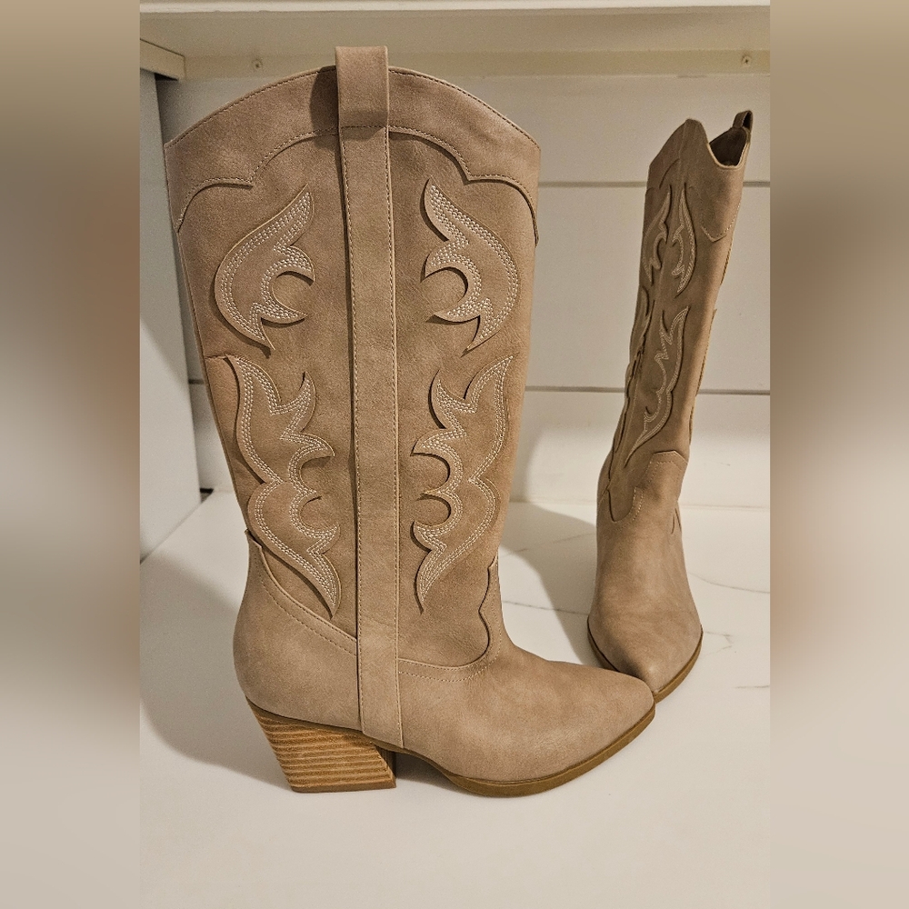 Dolce VITA KARDA Tan Western-Style Women's Boots
